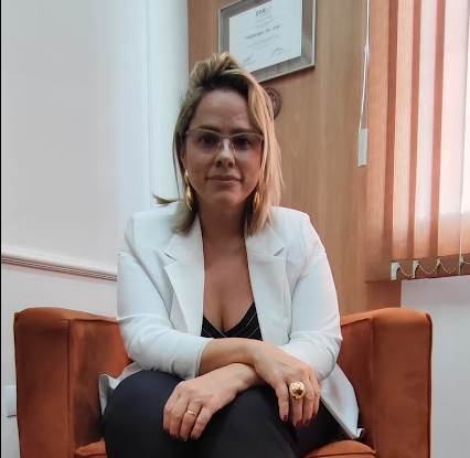 Dra. Adriana Fernandes - Advogada especialista em Direito do Trabalho em São Paulo - OAB/SP 446487